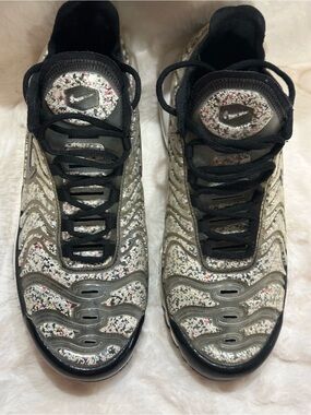 Nike Silver Speckled and Black Air Max Style Sneakers